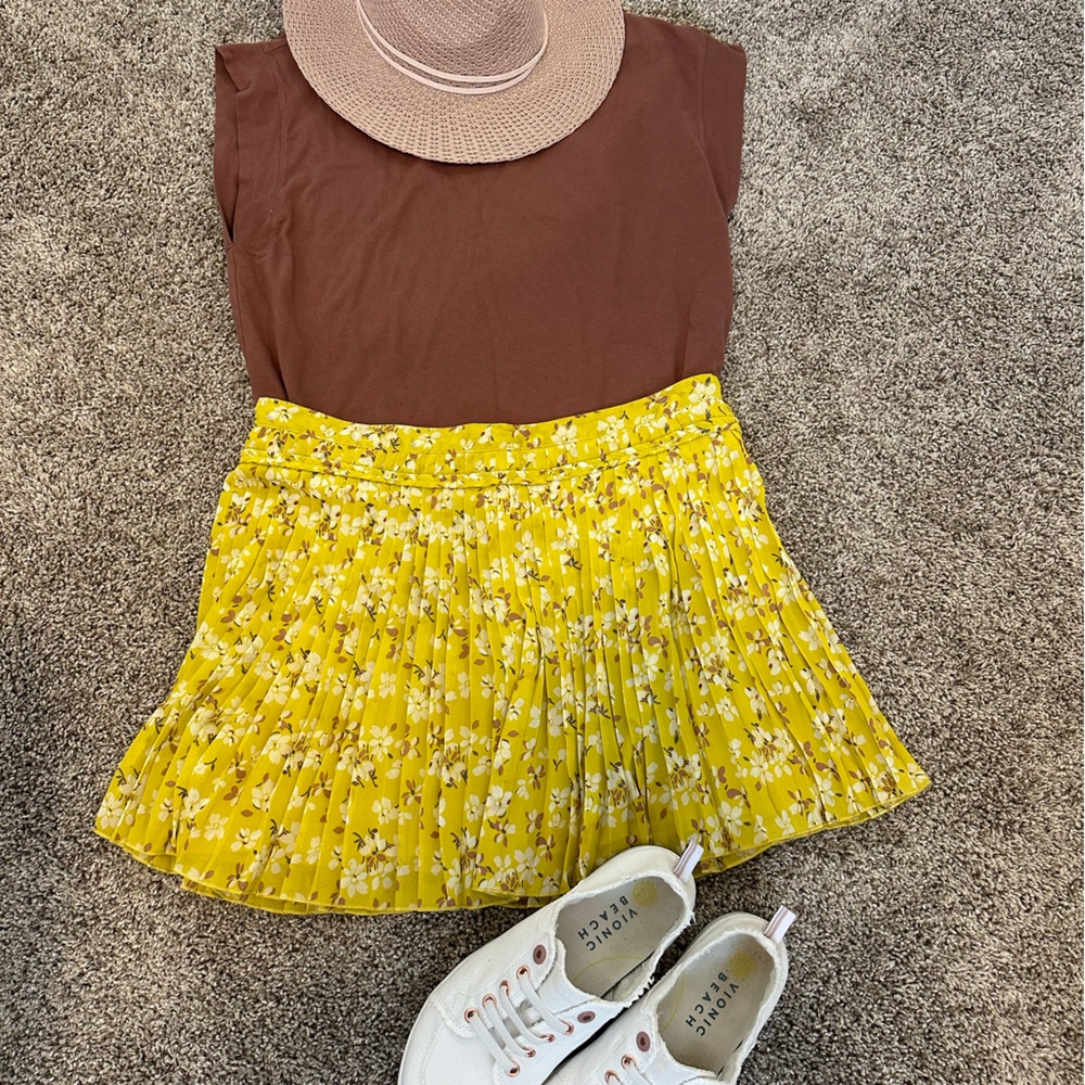 American Eagle Outfitters, yellow floral pleated skirt, size 10